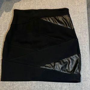 Versatile mini skirt with leather pattern patches
